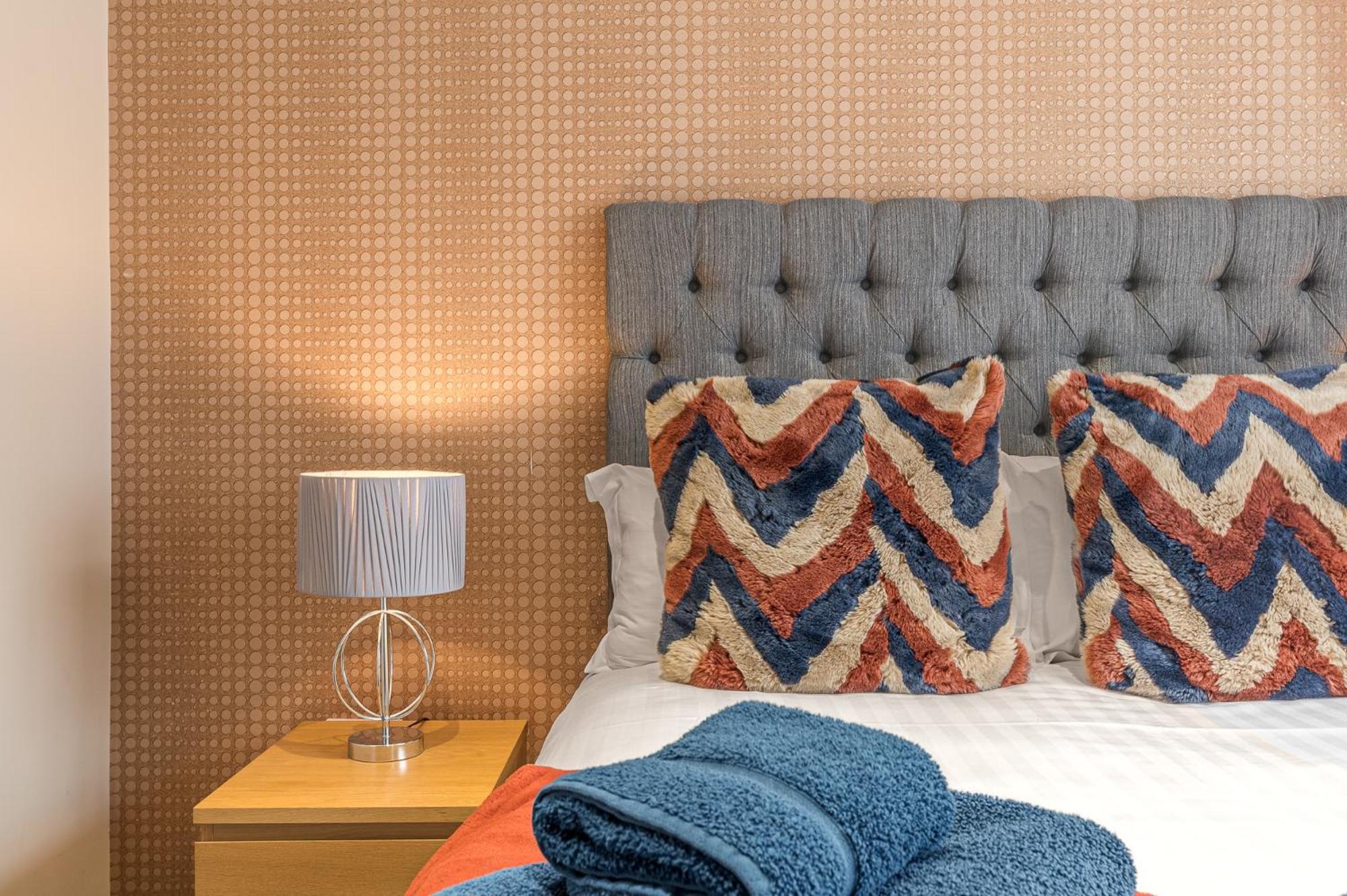 Abbey Apartments Modern Aparthotel For Tourists & Professionals Barrow-in-Furness Стая снимка